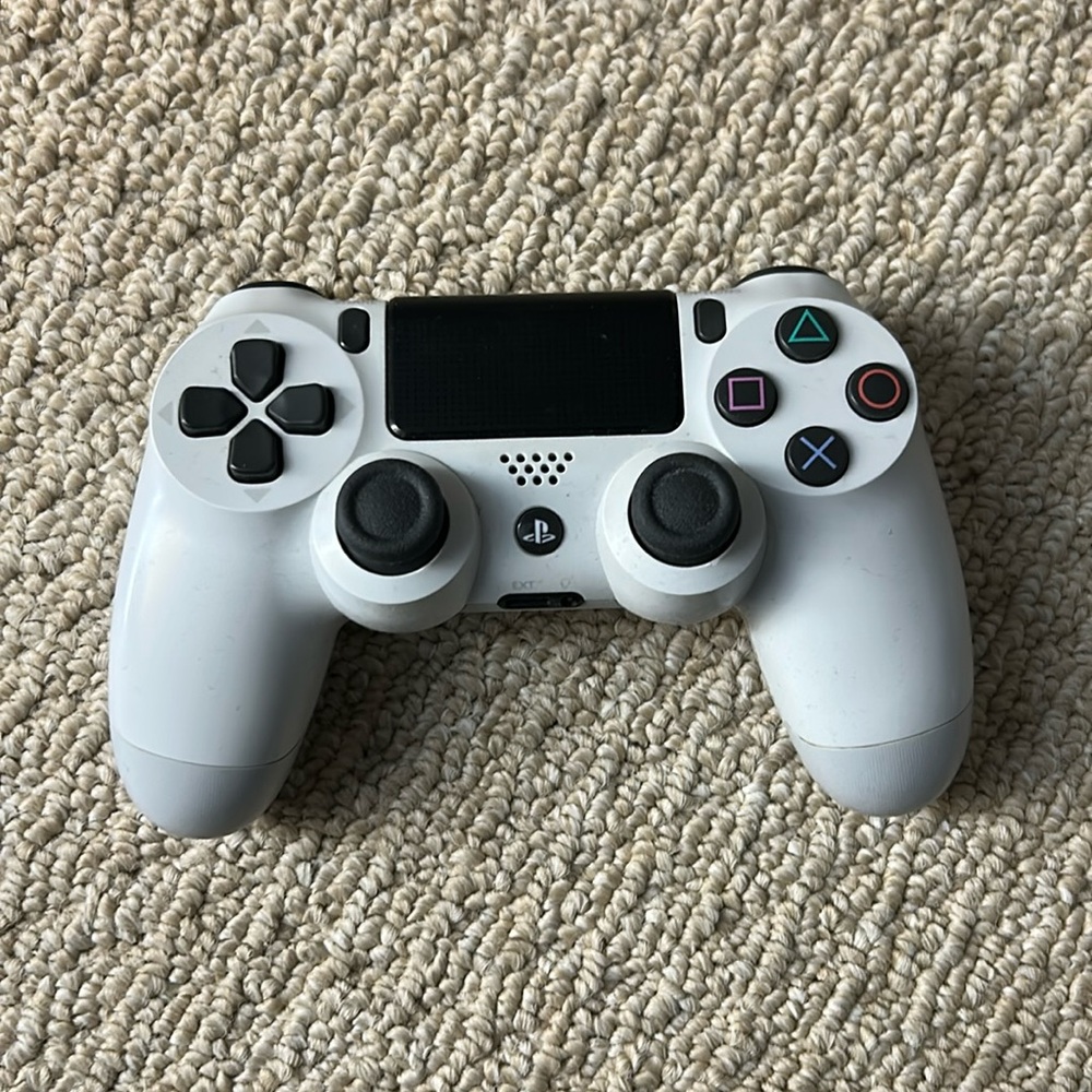PS4 controller
